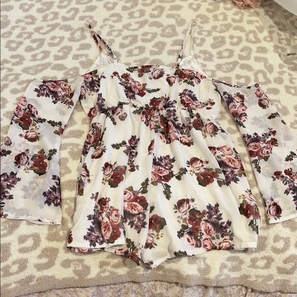Misguided Floral off shoulder romper size 8 - Picture 8 of 8